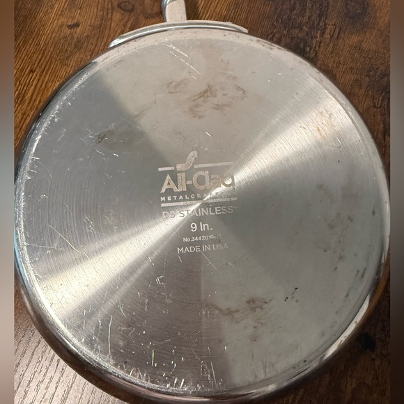 ALL-CLAD D5 POLISHED STAINLESS-STEEL 9 INCH FRENCH SKILLET,18/10 stainless - Picture 2 of 6